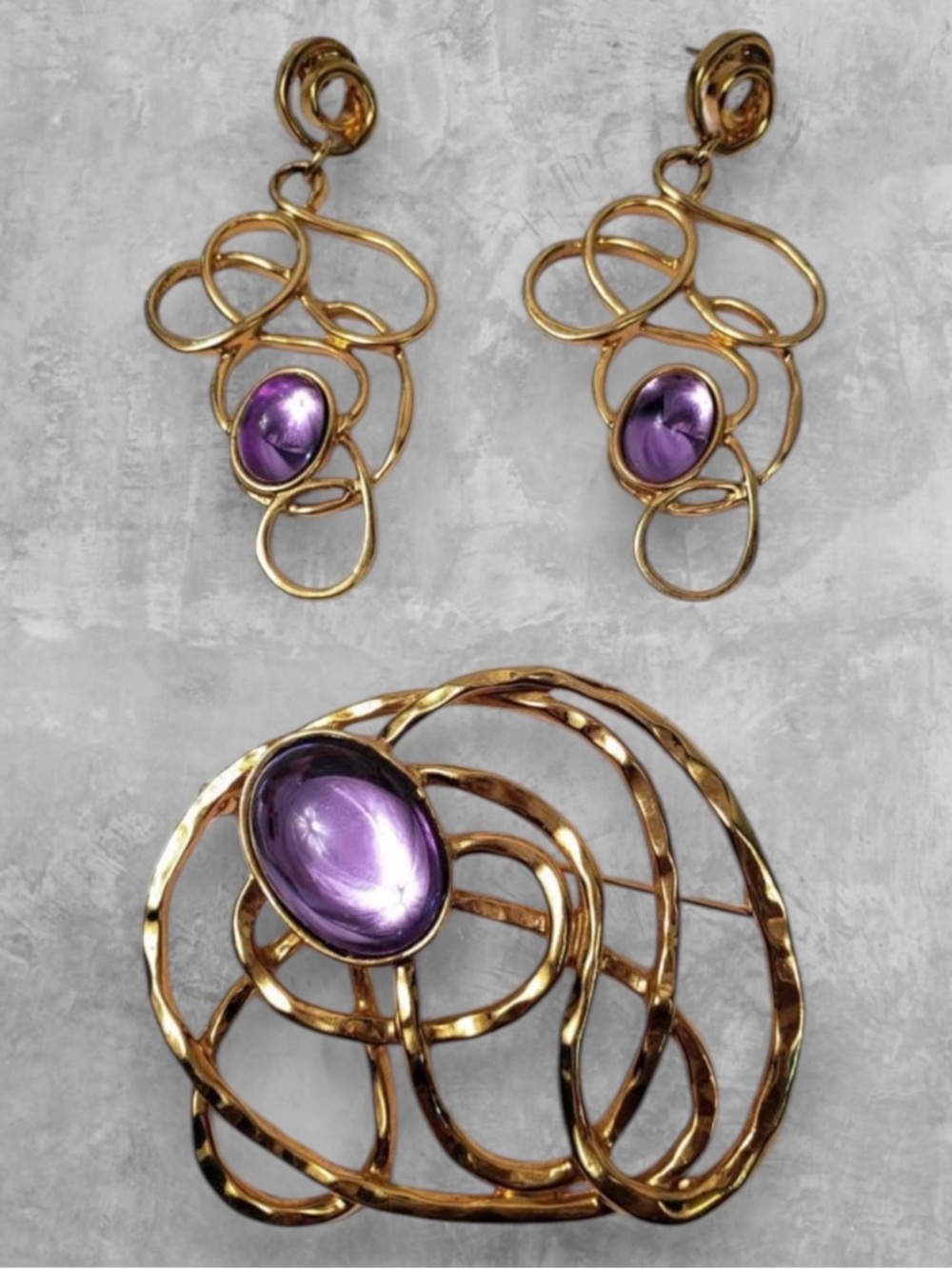 Vintage Avon “Golden Web” 1992 Gold-Tone Brooch & Earrings w/ Purple Cabochons - Picture 3 of 11